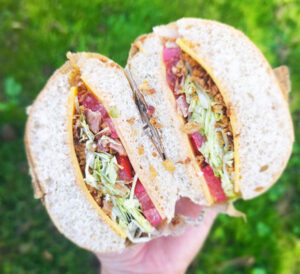 au Camion à croquer food truck burger sandwich pastrami rennes cesson chantepie saint-médard sur ille