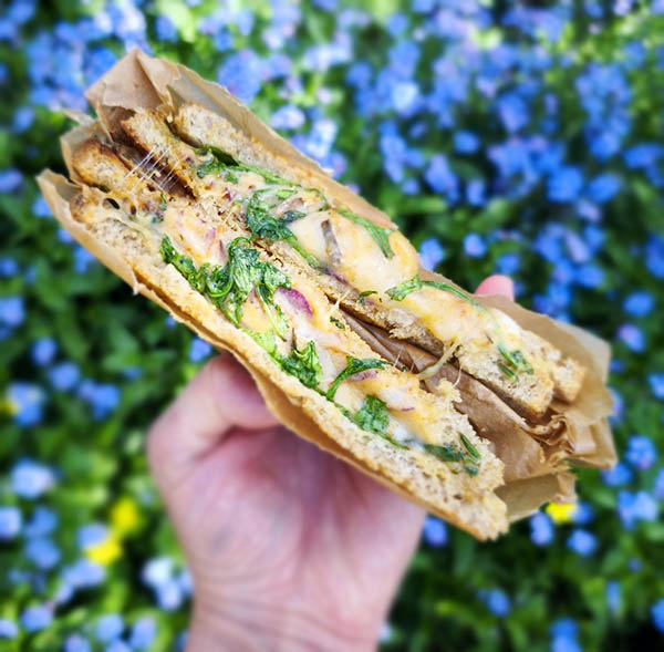 au Camion à croquer food truck burger sandwich pastrami rennes cesson chantepie saint-médard sur ille