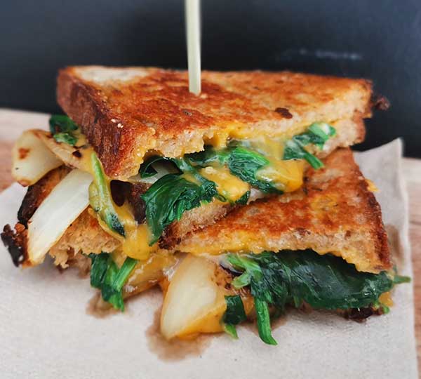 au Camion à croquer food truck burger sandwich pastrami rennes cesson chantepie saint-médard sur ille araignee de porc coleslaw baconnaise