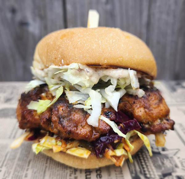 au Camion à croquer food truck burger sandwich pastrami rennes cesson chantepie saint-médard sur ille araignee de porc coleslaw baconnaise